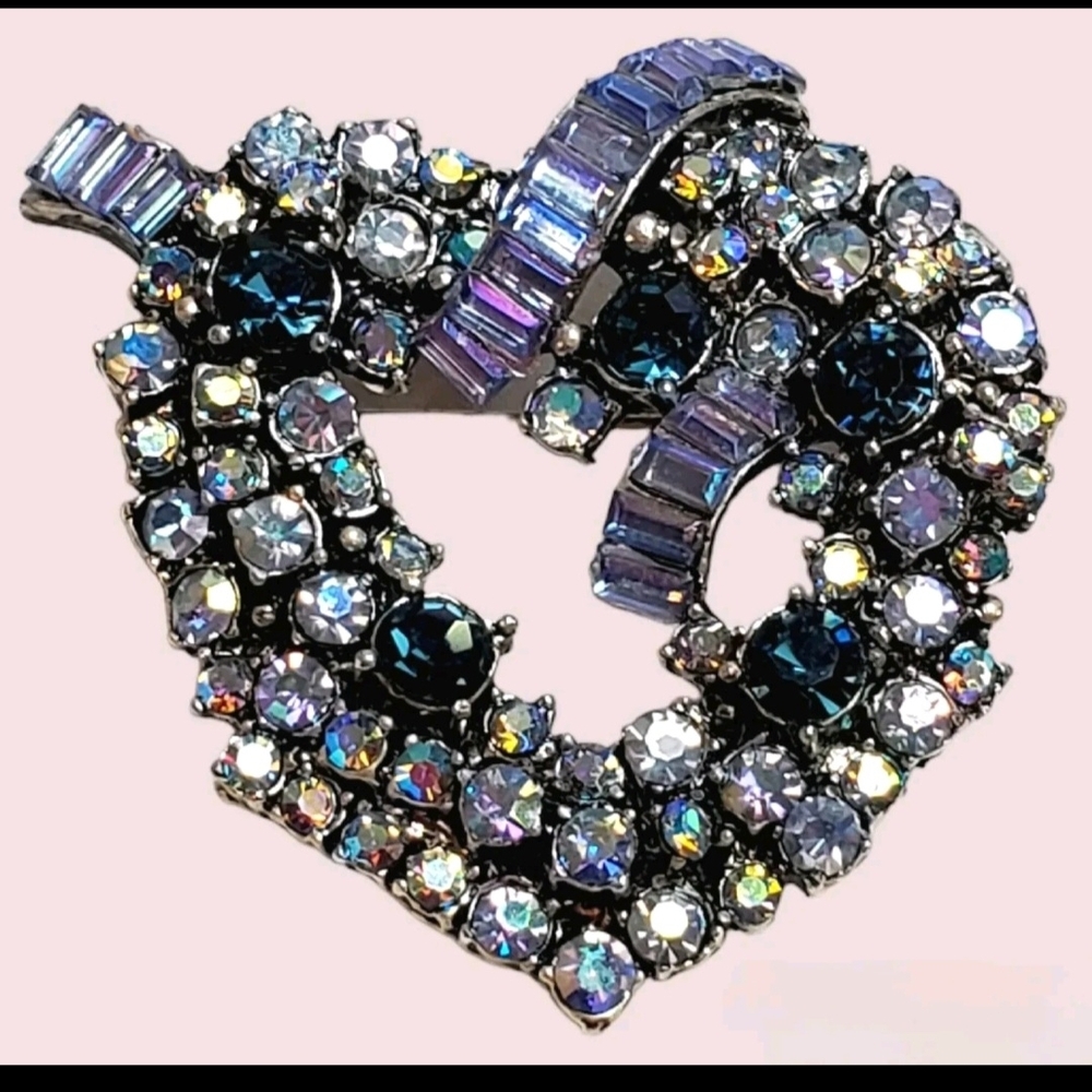 Elegant Heart-Shaped Crystal Brooch